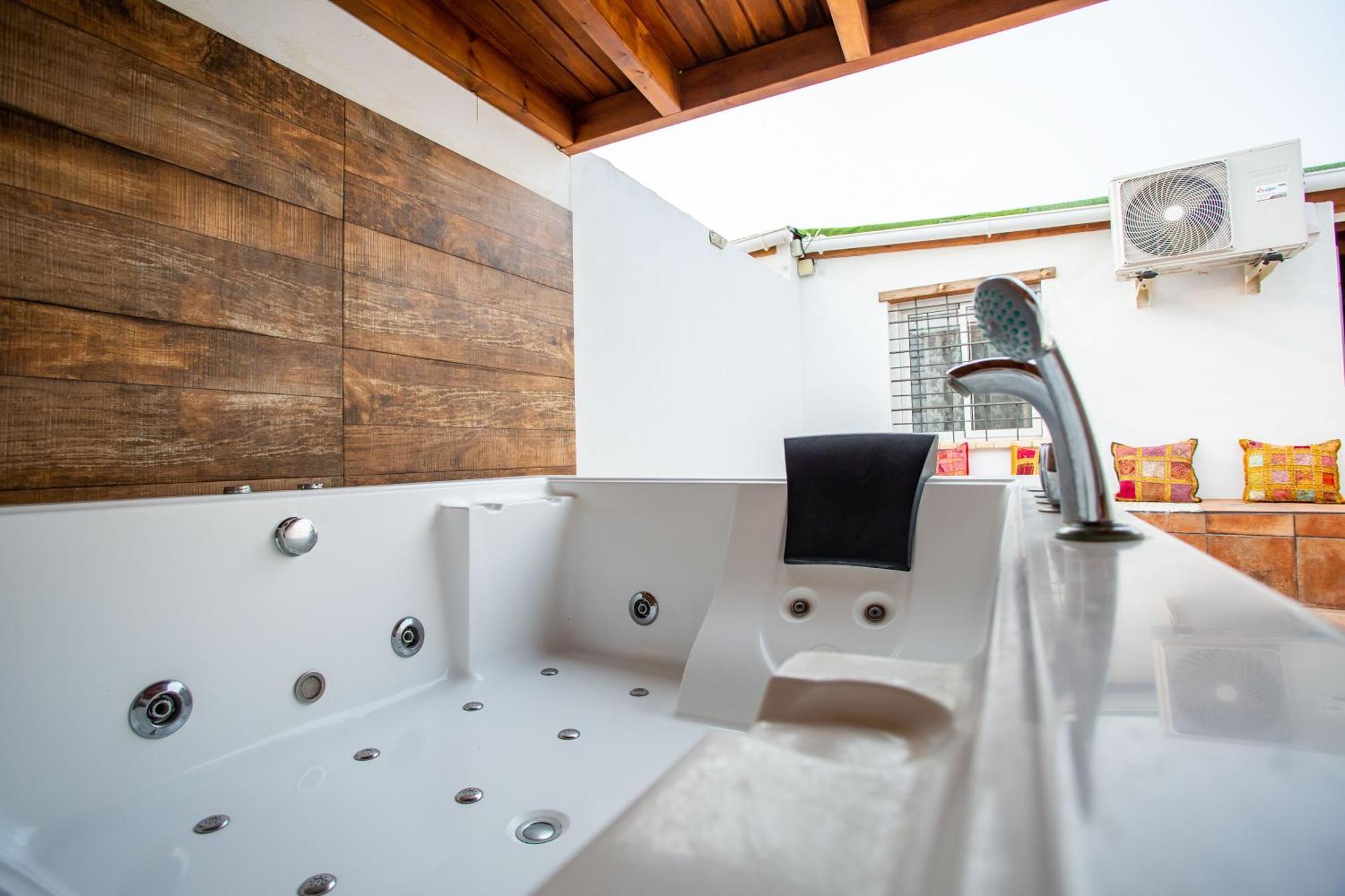 Villa Tokio Con Jacuzzi Y Piscina Privada Chiclana de la Frontera Exterior photo